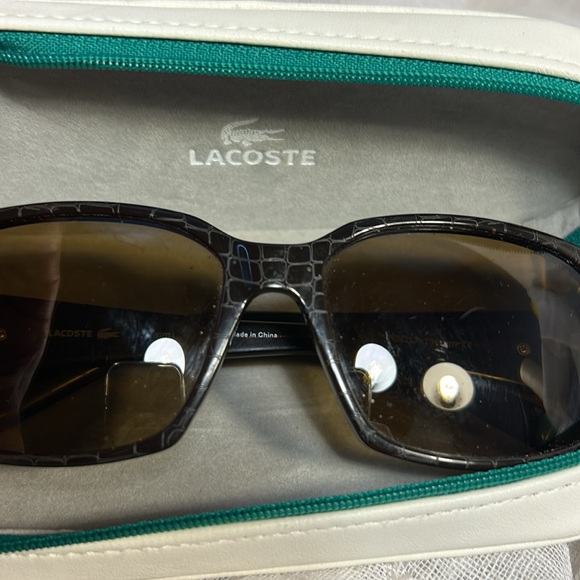 Lacoste sunglasses with a case - Picture 13 of 15